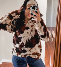Load image into Gallery viewer, Cowprint Sherpa Quarter Zip